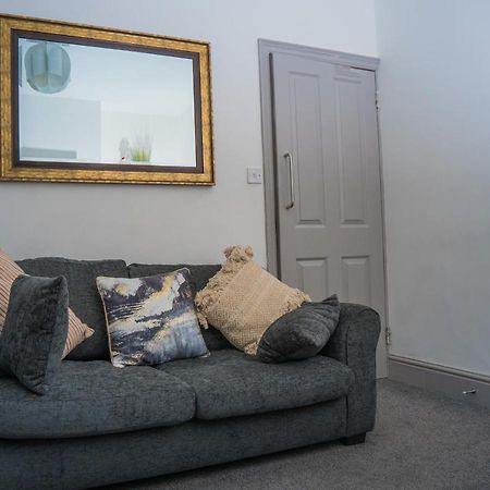 The Highfield Villa, 5 Bedrooms, Northampton Centre, Sleeps 10 Kültér fotó