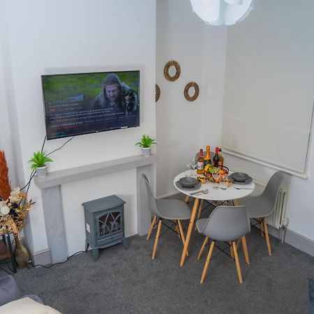 The Highfield Villa, 5 Bedrooms, Northampton Centre, Sleeps 10 Kültér fotó