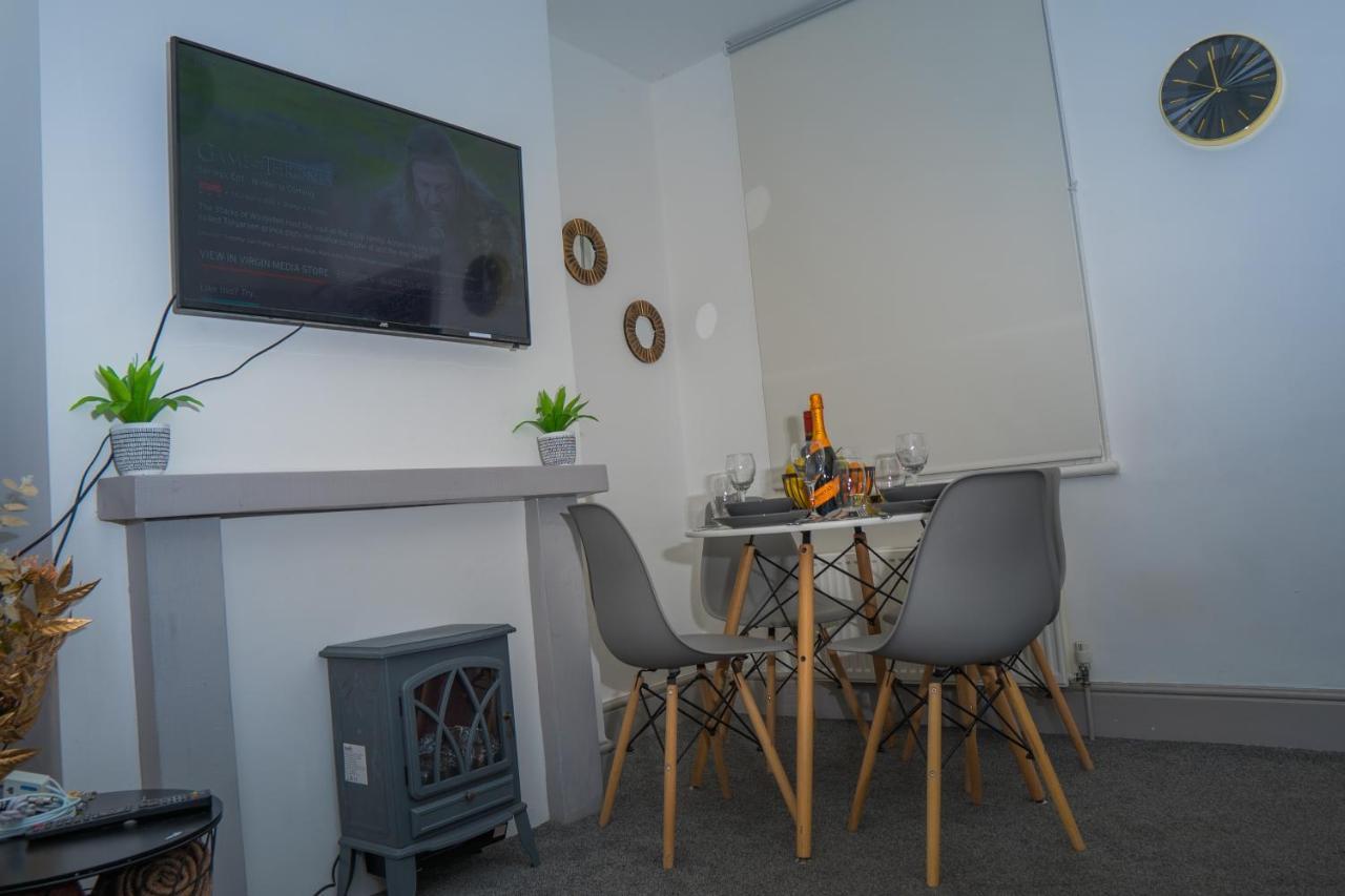 The Highfield Villa, 5 Bedrooms, Northampton Centre, Sleeps 10 Kültér fotó