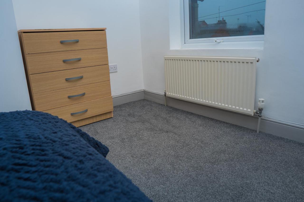 The Highfield Villa, 5 Bedrooms, Northampton Centre, Sleeps 10 Kültér fotó