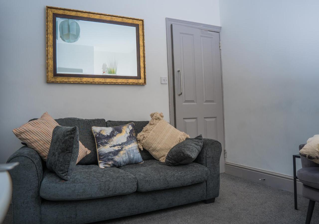 The Highfield Villa, 5 Bedrooms, Northampton Centre, Sleeps 10 Kültér fotó