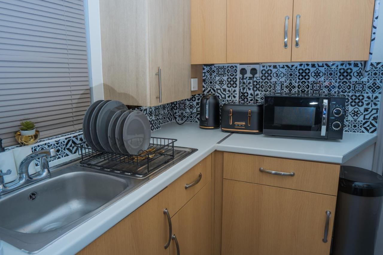 The Highfield Villa, 5 Bedrooms, Northampton Centre, Sleeps 10 Kültér fotó