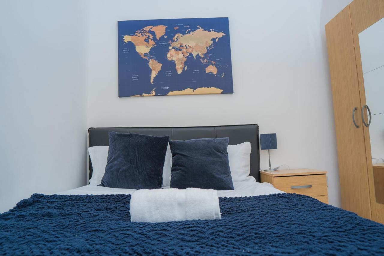 The Highfield Villa, 5 Bedrooms, Northampton Centre, Sleeps 10 Kültér fotó