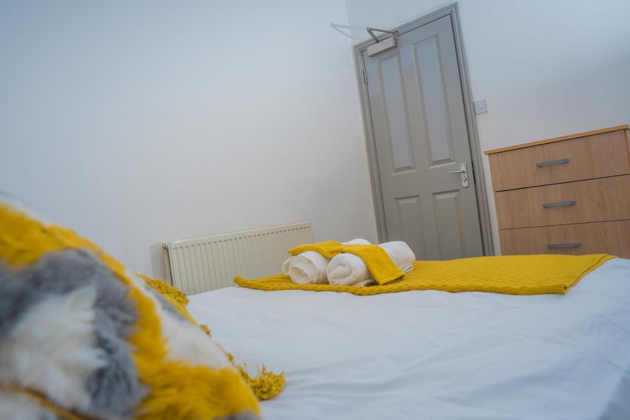 The Highfield Villa, 5 Bedrooms, Northampton Centre, Sleeps 10 Kültér fotó