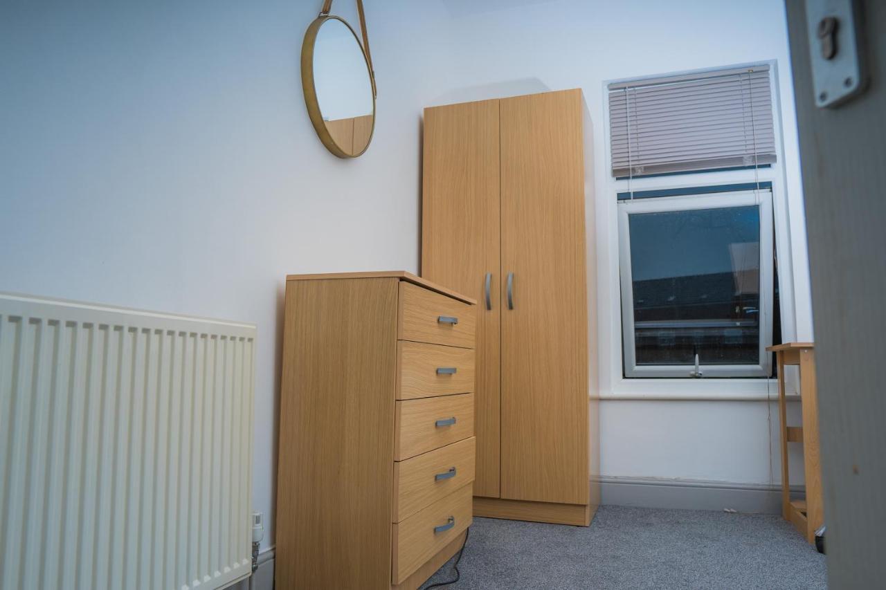 The Highfield Villa, 5 Bedrooms, Northampton Centre, Sleeps 10 Kültér fotó