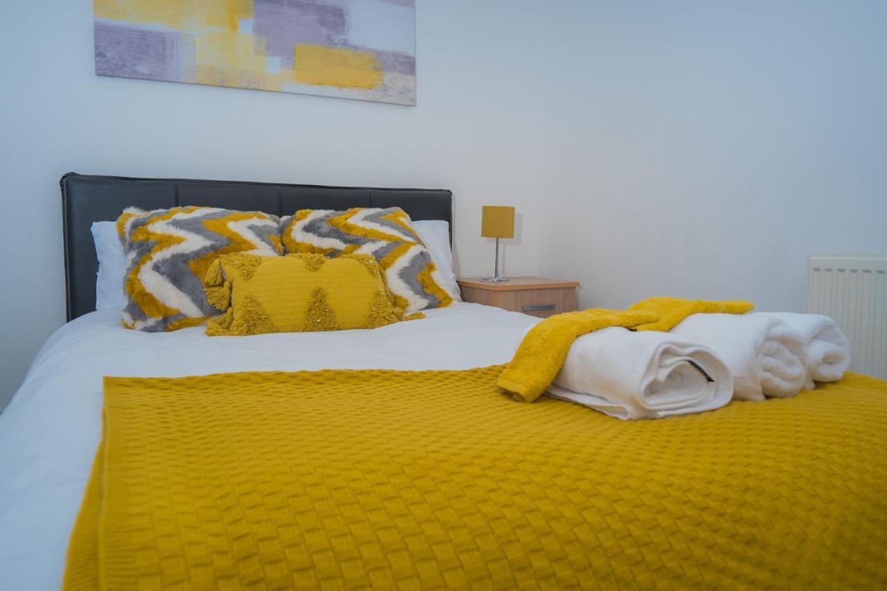 The Highfield Villa, 5 Bedrooms, Northampton Centre, Sleeps 10 Kültér fotó