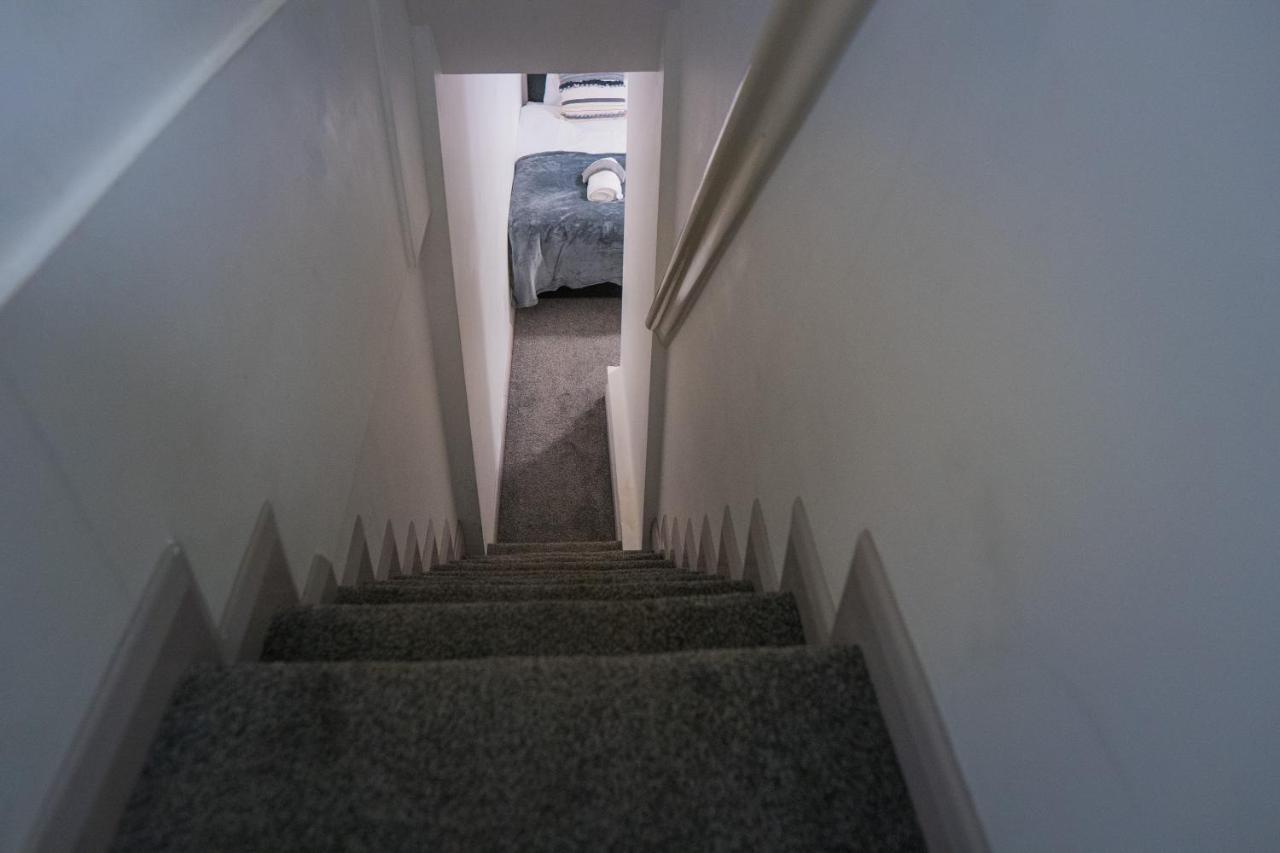 The Highfield Villa, 5 Bedrooms, Northampton Centre, Sleeps 10 Kültér fotó