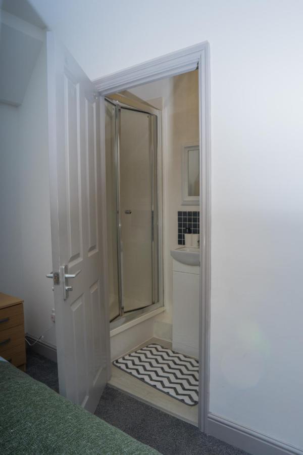 The Highfield Villa, 5 Bedrooms, Northampton Centre, Sleeps 10 Kültér fotó