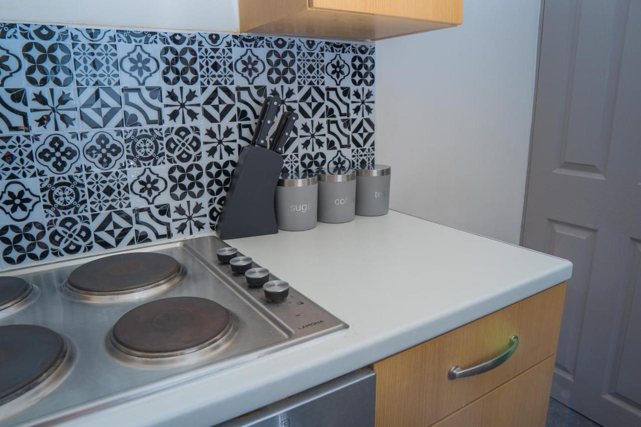The Highfield Villa, 5 Bedrooms, Northampton Centre, Sleeps 10 Kültér fotó