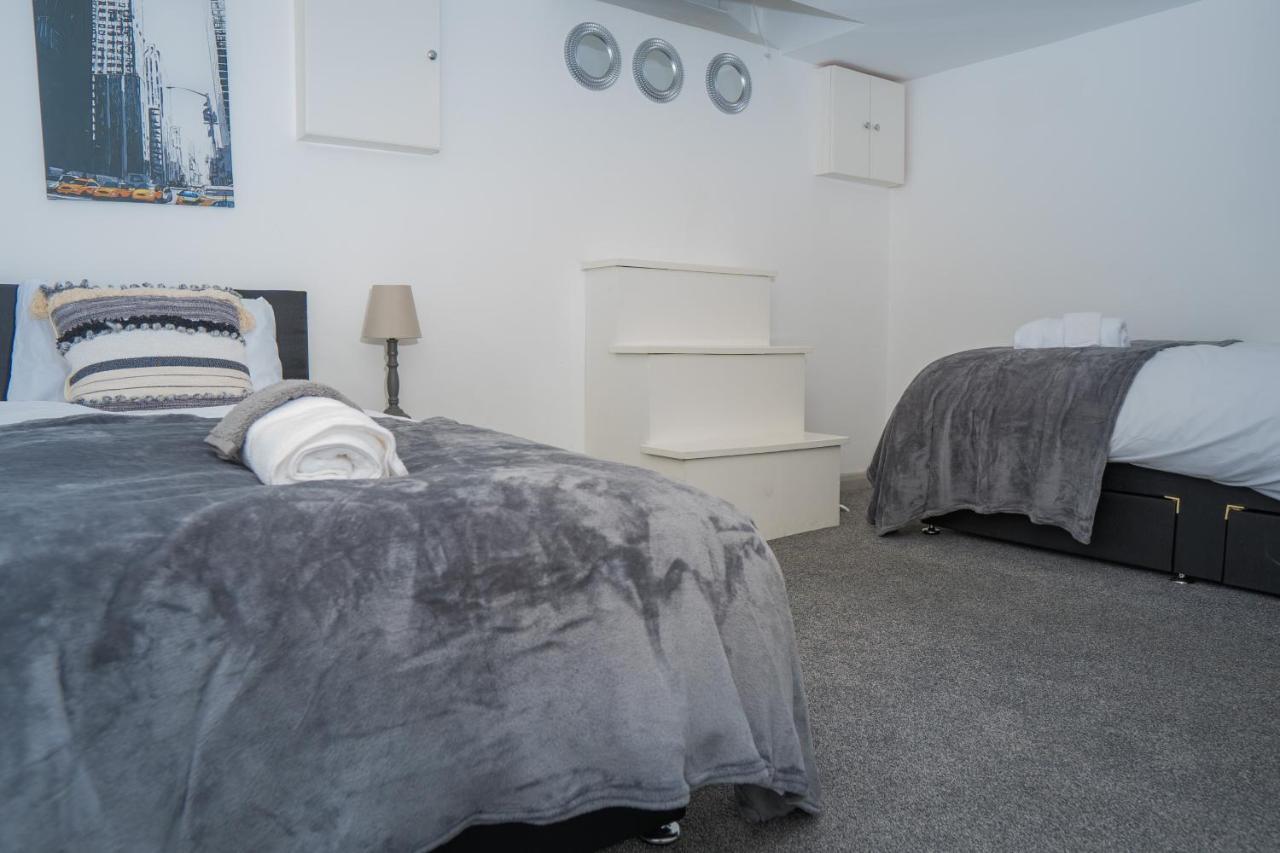 The Highfield Villa, 5 Bedrooms, Northampton Centre, Sleeps 10 Kültér fotó