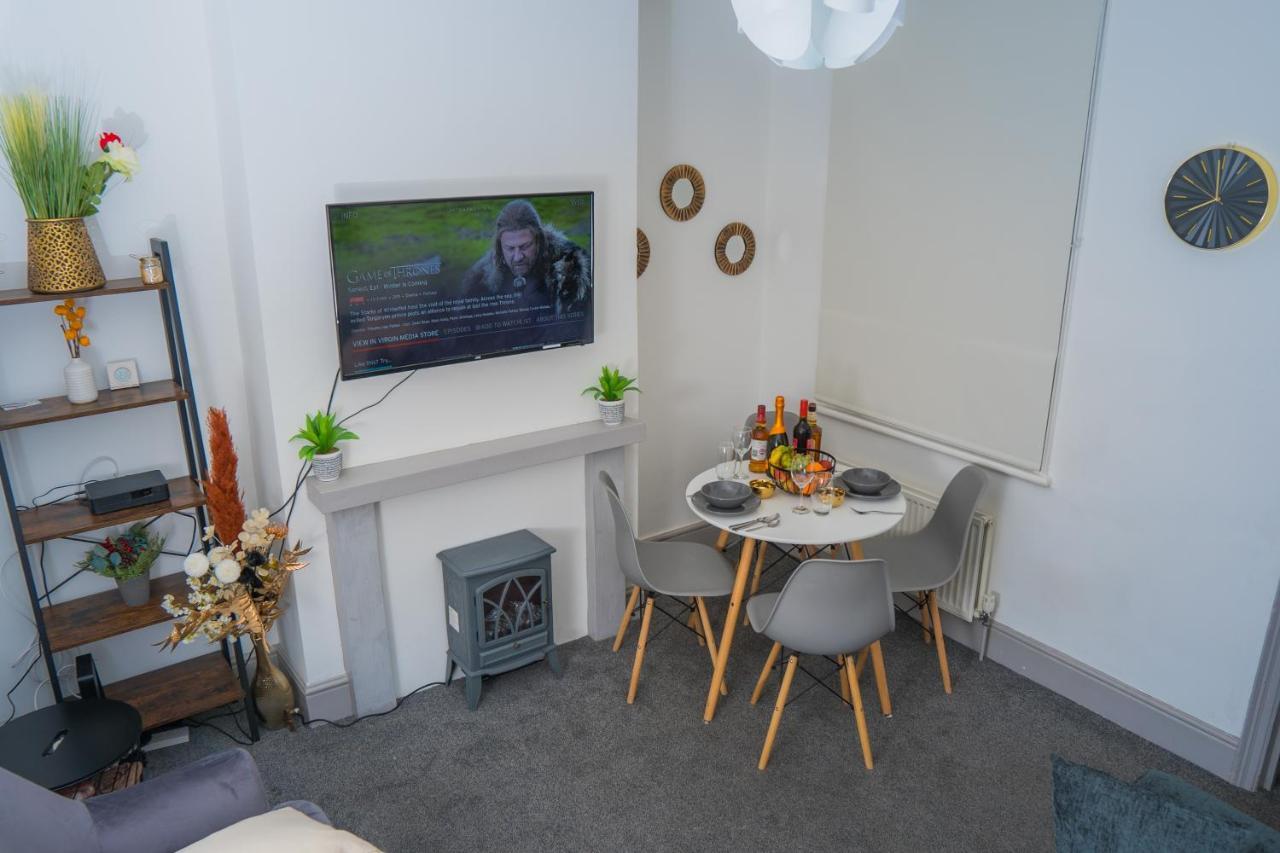 The Highfield Villa, 5 Bedrooms, Northampton Centre, Sleeps 10 Kültér fotó