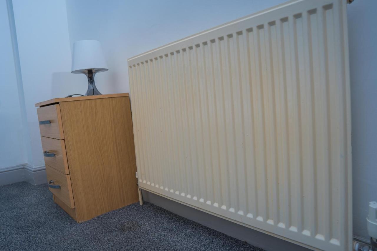 The Highfield Villa, 5 Bedrooms, Northampton Centre, Sleeps 10 Kültér fotó